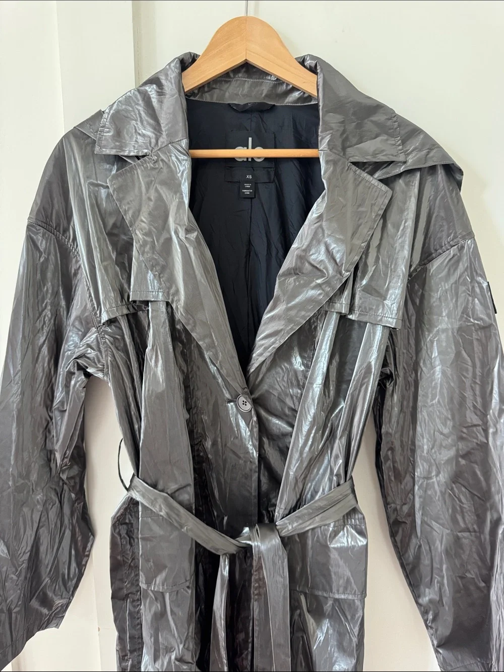Alo Metallic Break Line Trench Size XS